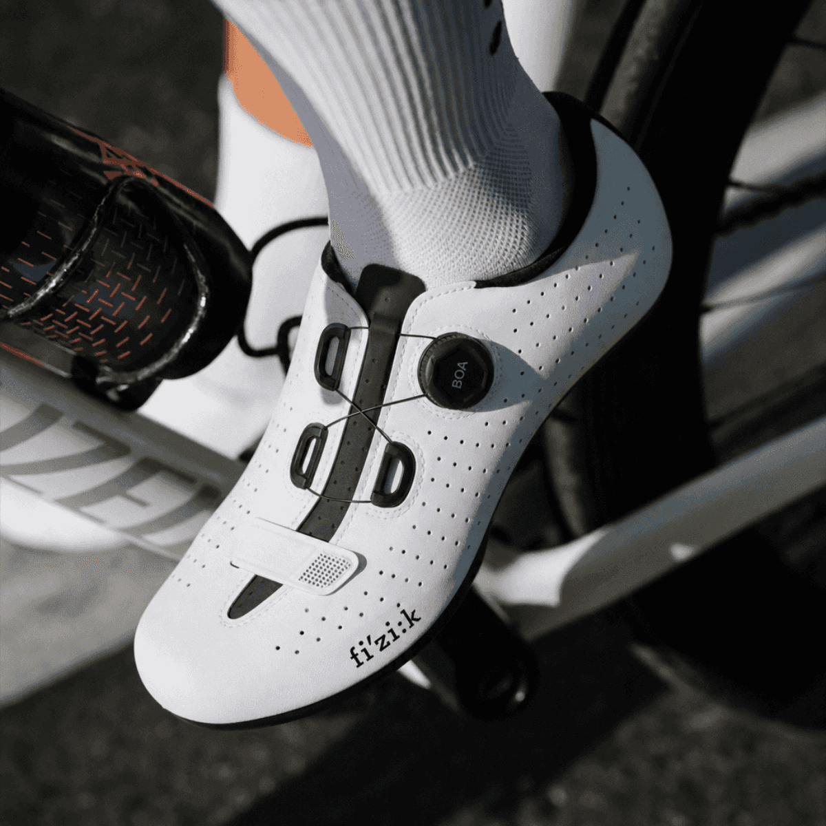 SAPATILHA FIZIK TEMPO R5 OVERCURVE TAM 44 BRANCA COM PRETO