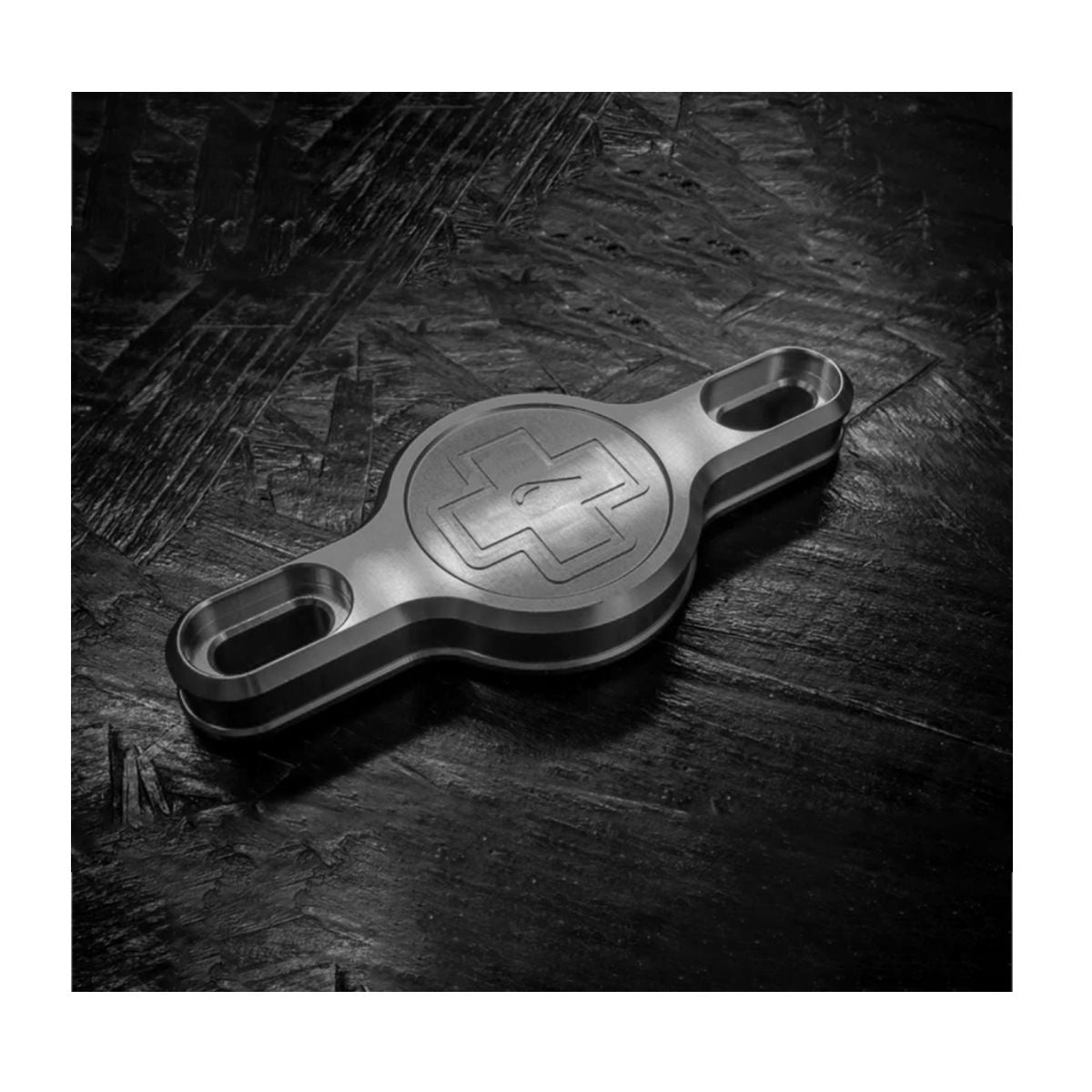 SUPORTE PARA RASTREADOR AIRTAG - SECURE TAG HOLDER - MUC-OFF (20868)