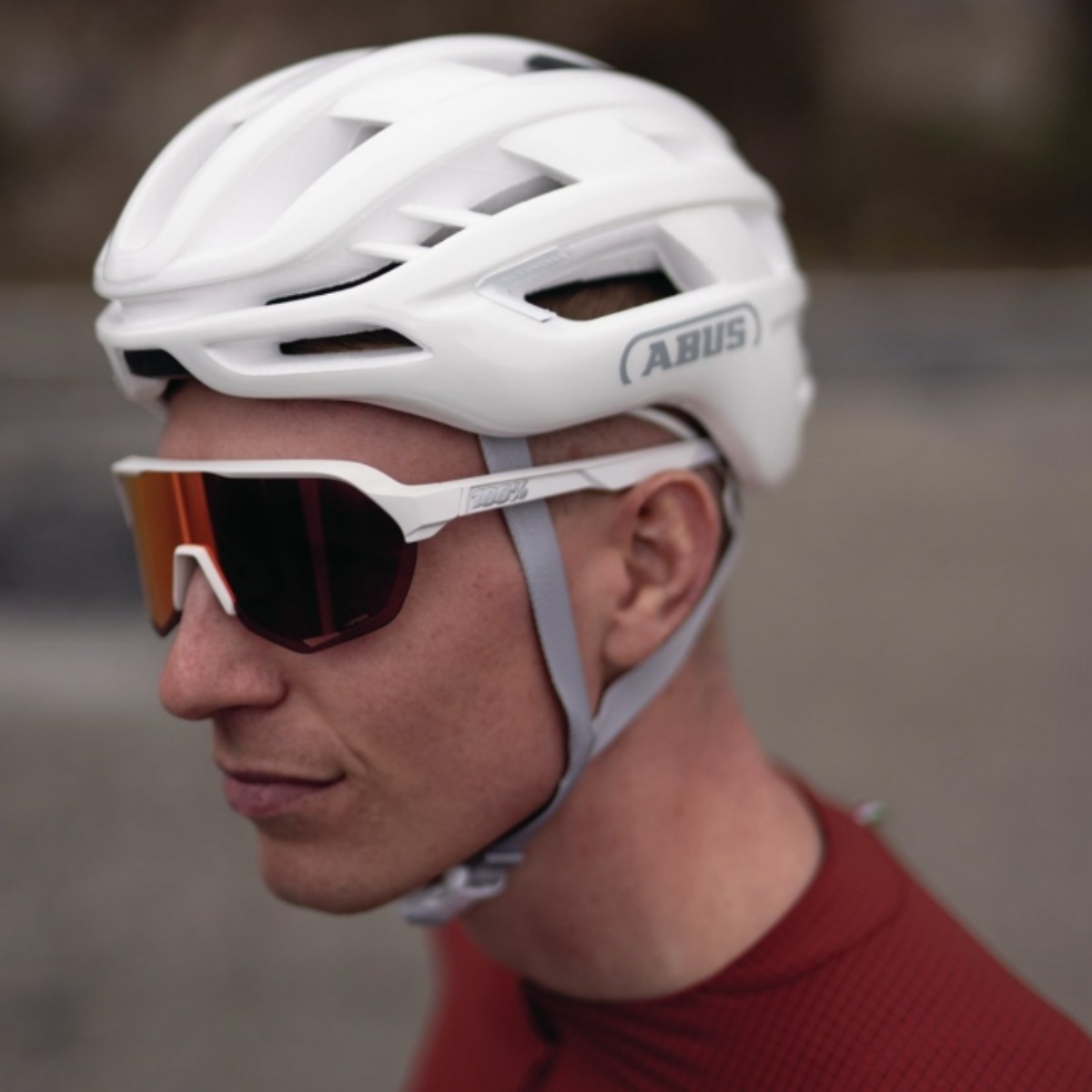 CAPACETE ABUS AIRBREAKER 2.0  BRANCO PURO TAM.M 54-58 CM CARBON