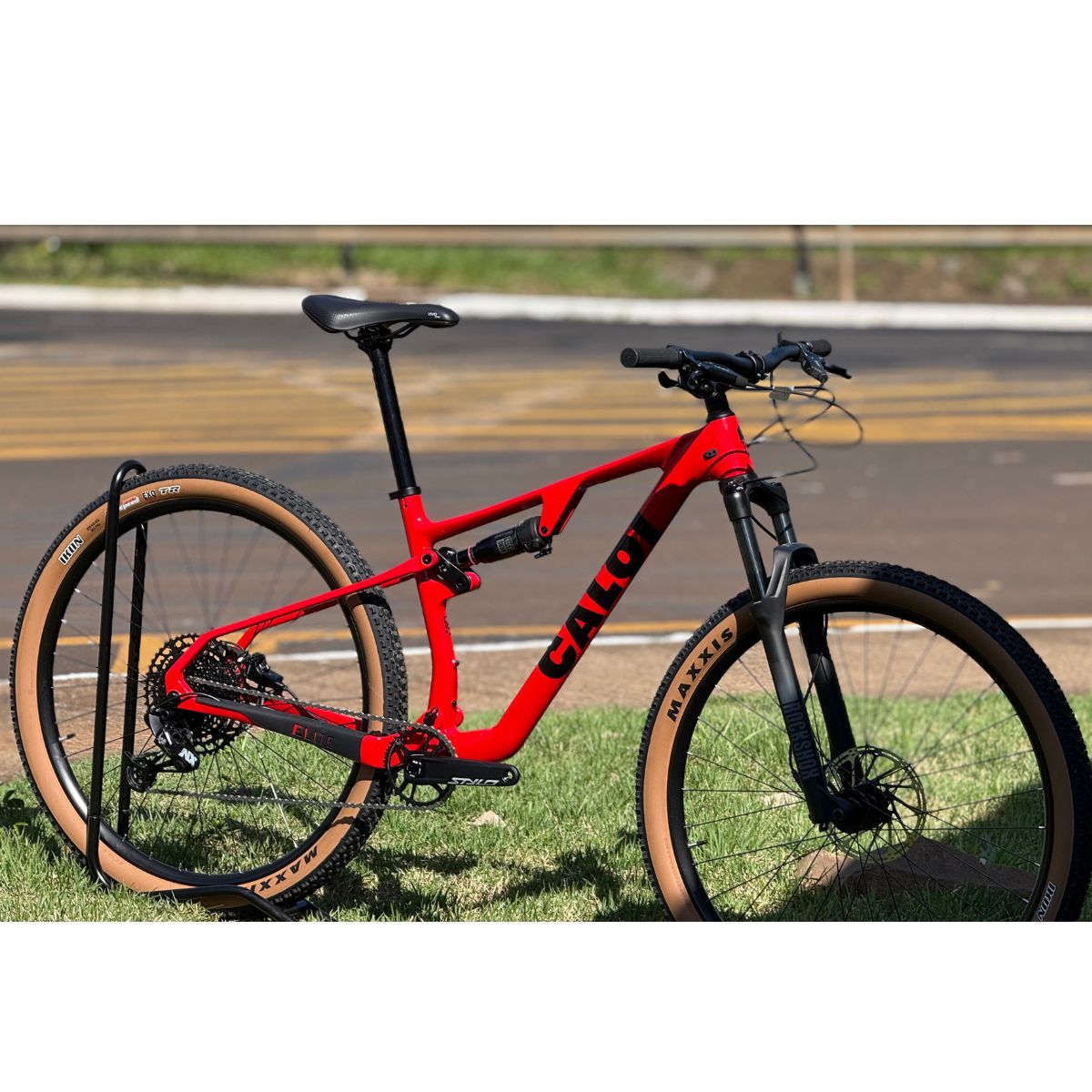 BIKE CALOI ELITE CARBON FS 12V COR VERMELHA
