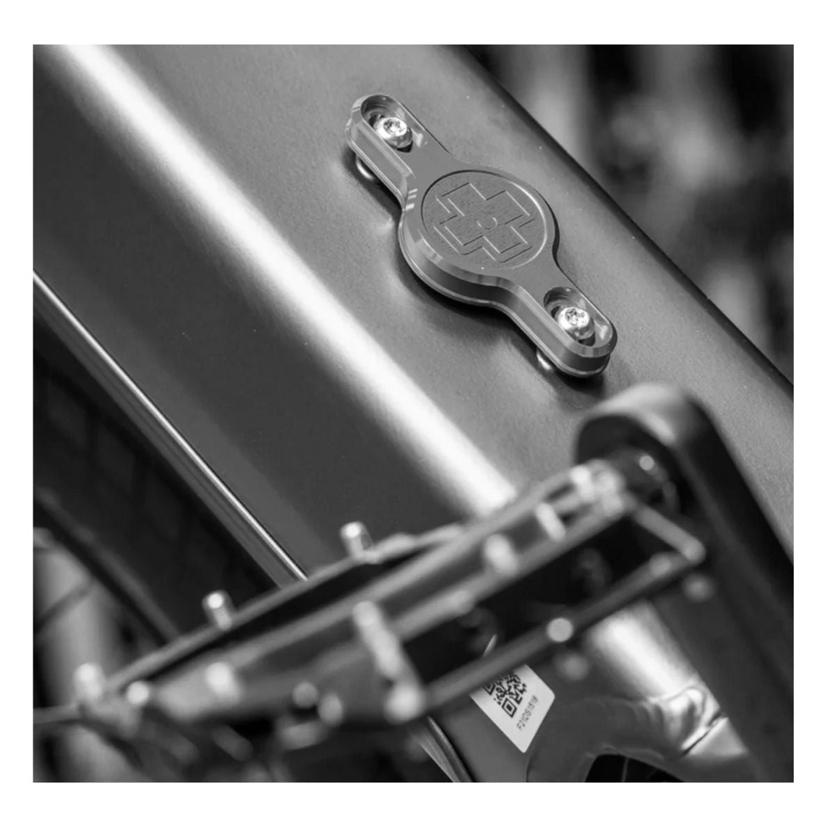 SUPORTE PARA RASTREADOR AIRTAG - SECURE TAG HOLDER - MUC-OFF (20868)